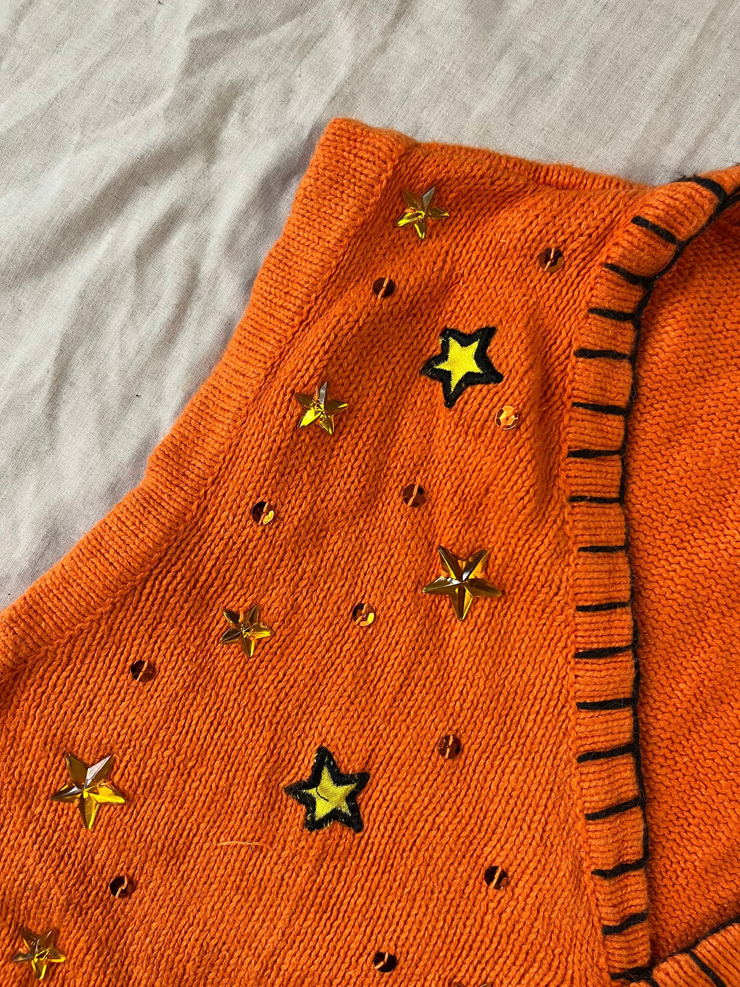 The Familiar 1990s Halloween Sweater Vest L